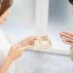 夫が小遣いの値上げ要求！浮気・不倫の可能性は？