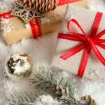 夫に女性からクリスマスプレゼント！どんな関係性？調べる方法は？