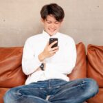 夫が楽しそうに長時間電話！妻がチェックすべきポイントは？